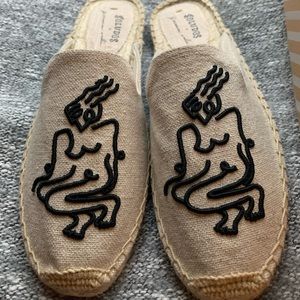 Size 7.5 Solidos Mules